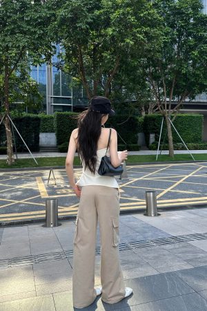 Cargo Fit Loose Multi-Pocket Khaki Straight-Leg Work Pants for a Relaxed Y2K Style