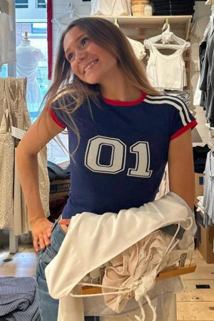 Casual Color-Blocked Printed T-Shirt with Striped Letters, Round Neck, Slim Fit, Cropped Short Sleeves - Trendy Street Style