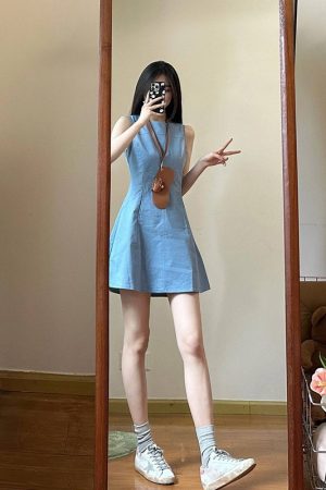 Casual French-Style Sleeveless Dress for Women, Waist-Cinching A-Line Design, Elegant Round Neck Short Skirt for Summer