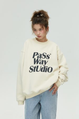 Casual Loose-Fit Large Logo Round Neck Sweatshirt for Couples - Thin Fleece Long Sleeve Pullover for Spring and Autumn