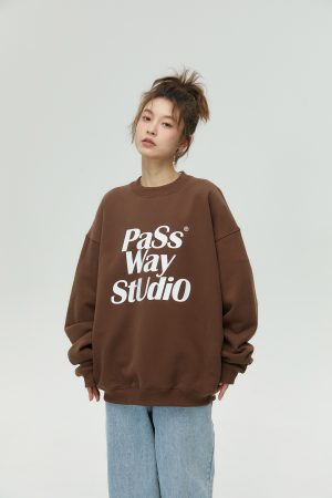 Casual Loose-Fit Large Logo Round Neck Sweatshirt for Couples - Thin Fleece Long Sleeve Pullover for Spring and Autumn