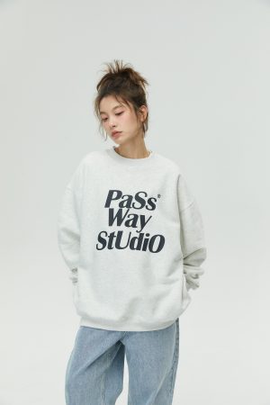 Casual Loose-Fit Large Logo Round Neck Sweatshirt for Couples - Thin Fleece Long Sleeve Pullover for Spring and Autumn