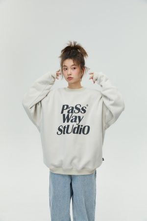 Casual Loose-Fit Large Logo Round Neck Sweatshirt for Couples - Thin Fleece Long Sleeve Pullover for Spring and Autumn