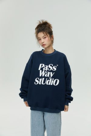 Casual Loose-Fit Large Logo Round Neck Sweatshirt for Couples - Thin Fleece Long Sleeve Pullover for Spring and Autumn