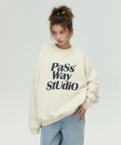 Casual Loose-Fit Large Logo Round Neck Sweatshirt for Couples - Thin Fleece Long Sleeve Pullover for Spring and Autumn