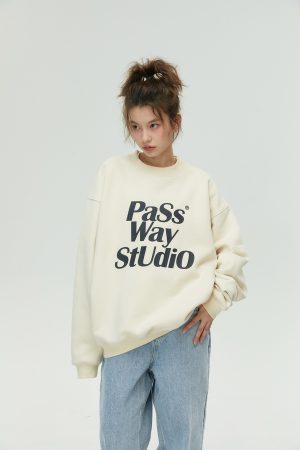 Casual Loose-Fit Large Logo Round Neck Sweatshirt for Couples - Thin Fleece Long Sleeve Pullover for Spring and Autumn