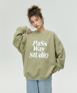 Casual Loose-Fit Large Logo Round Neck Sweatshirt for Couples - Thin Fleece Long Sleeve Pullover for Spring and Autumn