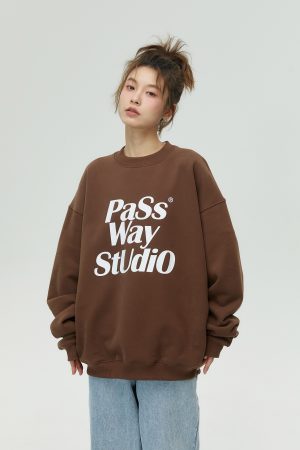 Casual Loose-Fit Large Logo Round Neck Sweatshirt for Couples - Thin Fleece Long Sleeve Pullover for Spring and Autumn
