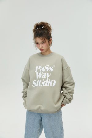 Casual Loose-Fit Large Logo Round Neck Sweatshirt for Couples - Thin Fleece Long Sleeve Pullover for Spring and Autumn