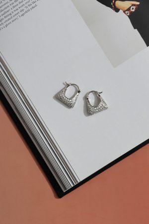 Chanel-Style High-End Stud Earrings for Women, Trendy 2025 Niche Design Clip-On Ear Accessories for Summer