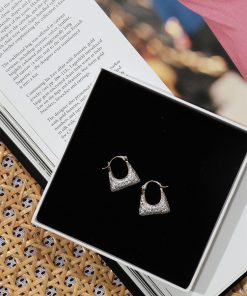 Chanel-Style High-End Stud Earrings for Women, Trendy 2025 Niche Design Clip-On Ear Accessories for Summer