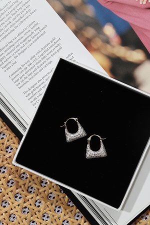 Chanel-Style High-End Stud Earrings for Women, Trendy 2025 Niche Design Clip-On Ear Accessories for Summer