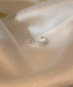 Chic Asymmetrical Ear Clips for Women, Korean Style, No Ear Holes, High-End 2025 Fashion Earrings for Influencers