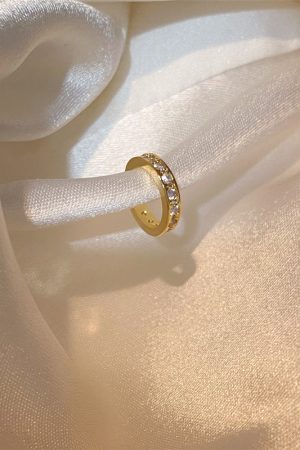 Chic Asymmetrical Ear Clips for Women, Korean Style, No Ear Holes, High-End 2025 Fashion Earrings for Influencers
