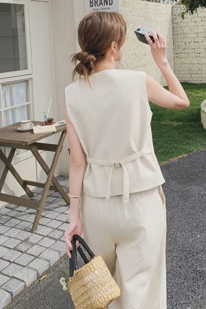 Chic Beige Three-Piece Suit Set with Vest and Wide-Leg Pants for Summer OOTD - Elegant and Age-Reducing Style
