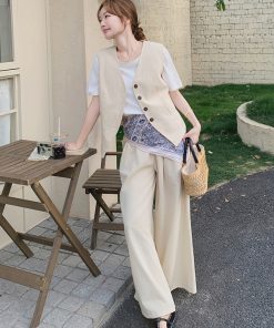 Chic Beige Three-Piece Suit Set with Vest and Wide-Leg Pants for Summer OOTD - Elegant and Age-Reducing Style