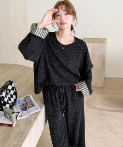 Chic Black Sweatshirt and Wide-Leg Pants Two-Piece Set, Elegant Spring 2025 Fashion, Trendy Outfit for Autumn 2025