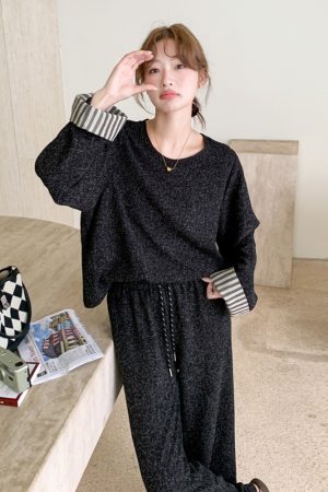 Chic Black Sweatshirt and Wide-Leg Pants Two-Piece Set, Elegant Spring 2025 Fashion, Trendy Outfit for Autumn 2025