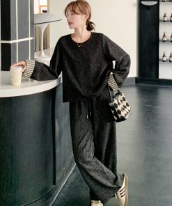 Chic Black Sweatshirt and Wide-Leg Pants Two-Piece Set, Elegant Spring 2025 Fashion, Trendy Outfit for Autumn 2025