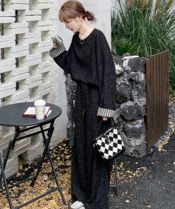 Chic Black Sweatshirt and Wide-Leg Pants Two-Piece Set, Elegant Spring 2025 Fashion, Trendy Outfit for Autumn 2025