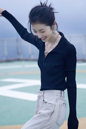 Chic Black V-Neck Knitted Sweater for Early Autumn - Stylish Zhou Yutong Inspired Design, Perfect for 90s and Y2K Fashion Lovers