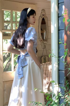 Chic French-Style Blue Floral Shirt with Square Collar and Bow Tie for Women - Sweet & Spicy Short Summer Top