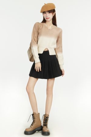Chic Gradient V-Neck Pullover Sweater - Soft Loose Knitted Top, Stylish Short-Length Design for Effortless Everyday Fashion