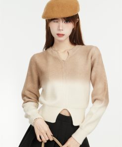 Chic Gradient V-Neck Pullover Sweater - Soft Loose Knitted Top, Stylish Short-Length Design for Effortless Everyday Fashion