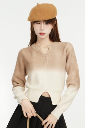 Chic Gradient V-Neck Pullover Sweater - Soft Loose Knitted Top, Stylish Short-Length Design for Effortless Everyday Fashion