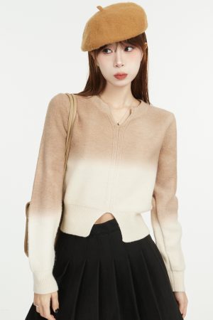 Chic Gradient V-Neck Pullover Sweater - Soft Loose Knitted Top, Stylish Short-Length Design for Effortless Everyday Fashion