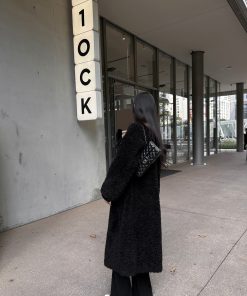 Chic Long Wool and Leather Integrated Coat - High-End 2025 Design with Practical Hanging Style and Soft Granule Feel