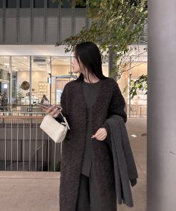 Chic Long Wool and Leather Integrated Coat - High-End 2025 Design with Practical Hanging Style and Soft Granule Feel