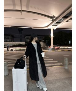 Chic Long Wool and Leather Integrated Coat - High-End 2025 Design with Practical Hanging Style and Soft Granule Feel
