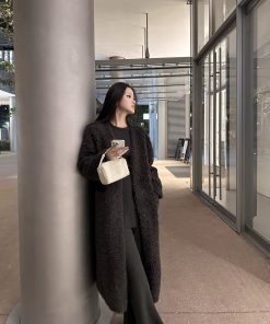 Chic Long Wool and Leather Integrated Coat - High-End 2025 Design with Practical Hanging Style and Soft Granule Feel