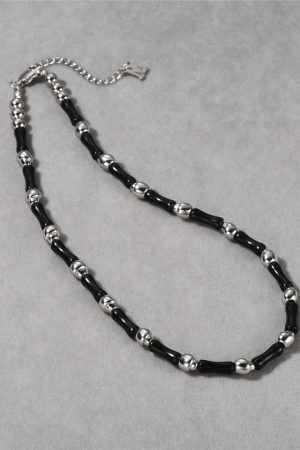 Chic Minimalist Black Agate Gemstone Clavicle Chain Necklace - European & American Light Luxury Beaded Design