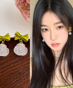 Chic Minimalist Clip-On Flower Earrings for Women - No Ear Holes, Cool Ins Style, Simple Camellia Design