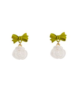 Chic Minimalist Clip-On Flower Earrings for Women - No Ear Holes, Cool Ins Style, Simple Camellia Design