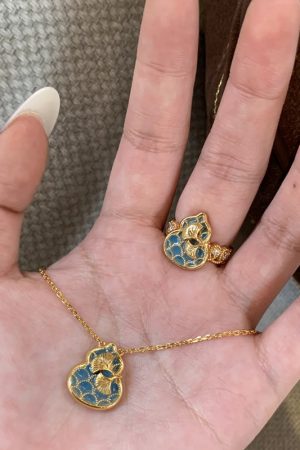 Chinese-Style Antique Celadon Gourd Pendant Necklace for Women - 2025 Light Luxury Versatile Accessory