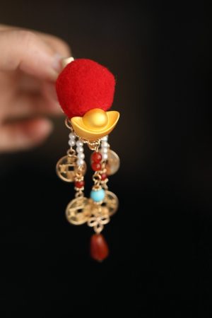 Chinese-Style Autumn Winter Hair Accessories Festive Red Ingot Hairpin Pom-Pom Hanfu Girl Headdress for New Year Celebrations