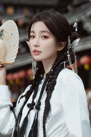 Chinese Style Butterfly Tassel Hair Claw - Ethnic Retro Shark Clip Hairpin Accessory for Women - Perfect for Bun Hairstyles