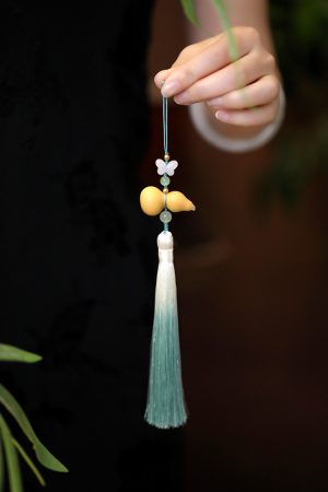 Chinese-Style Classical Gourd Tassel Pendant for Women - Ancient Hanfu Accessories, Qipao Collar Jewelry