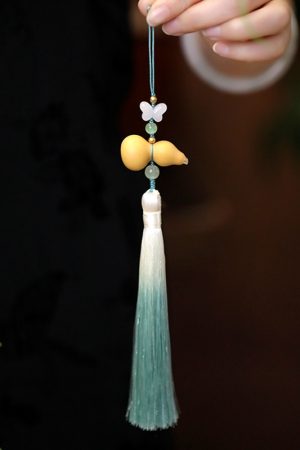 Chinese-Style Classical Gourd Tassel Pendant for Women - Ancient Hanfu Accessories, Qipao Collar Jewelry