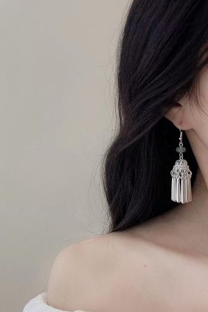Chinese-Style Ethnic Miao Tassel Earrings for Women - Niche High-End Light Luxury Fashion Accessories for Travel and Photography