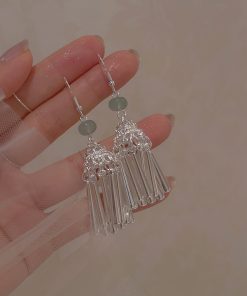 Chinese-Style Ethnic Miao Tassel Earrings for Women - Niche High-End Light Luxury Fashion Accessories for Travel and Photography