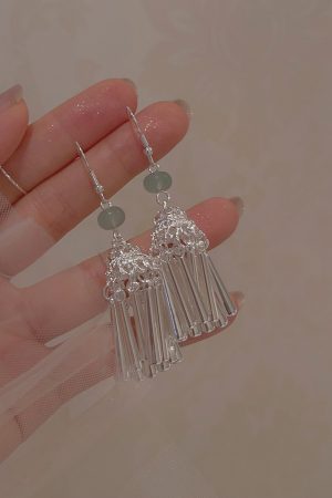 Chinese-Style Ethnic Miao Tassel Earrings for Women - Niche High-End Light Luxury Fashion Accessories for Travel and Photography