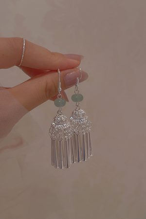 Chinese-Style Ethnic Miao Tassel Earrings for Women - Niche High-End Light Luxury Fashion Accessories for Travel and Photography