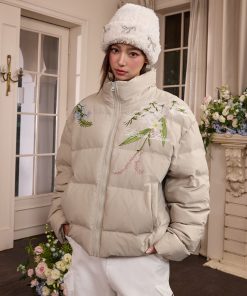 Chinese-Style Floral Embroidered Collar Warm Graphene Cotton Coat, Classic Design for Fall and Winter Fashion