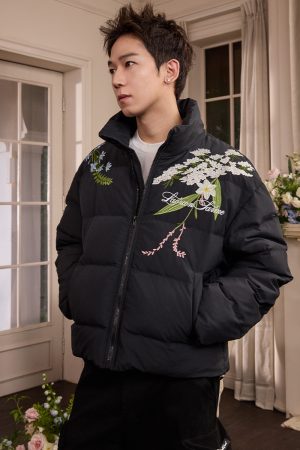 Chinese-Style Floral Embroidered Collar Warm Graphene Cotton Coat, Classic Design for Fall and Winter Fashion