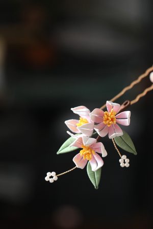 Chinese-Style Floral Winding Hairpin, U-Shaped Hanfu Accessory for Qipao, Daily Updo, Vintage Pink Hair Ornament