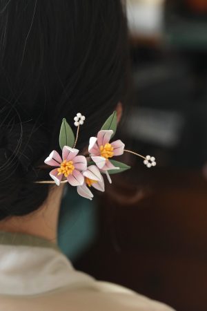 Chinese-Style Floral Winding Hairpin, U-Shaped Hanfu Accessory for Qipao, Daily Updo, Vintage Pink Hair Ornament
